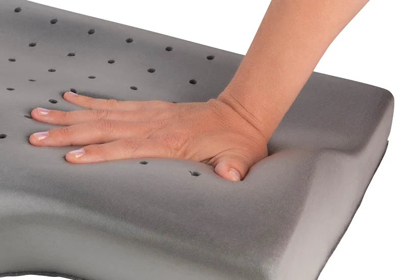 Innovatiivne eriliste süvenditega ergonoomiline kuju vähemaks pöörlemiseks.